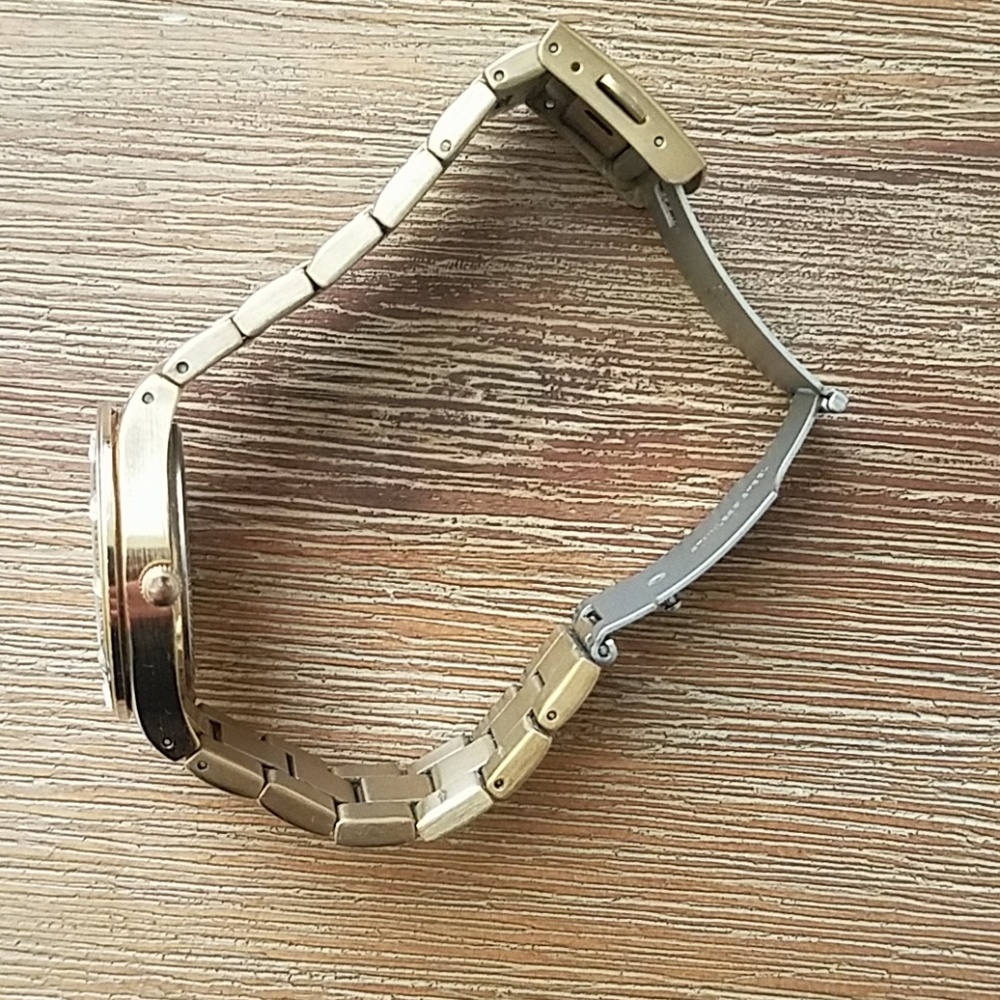 Watch - Picture 3 of 4